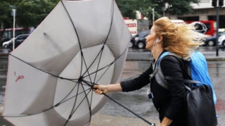 Elektrik dirəklərinin, hündür ağacların altında dayanmayın - XƏBƏRDARLIQ 