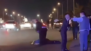 В Баку автомобиль сбил женщин, вышедших со свадьбы: есть погибшая   - ФОТО