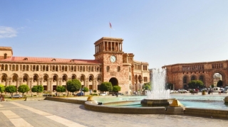 İrəvanda AVRONEST-in iclası başlayıb , azərbaycanlı deputatlar toplantıda iştirak edir