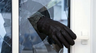 Bakıda zavoddan 20 min manatlıq oğurluq edildi