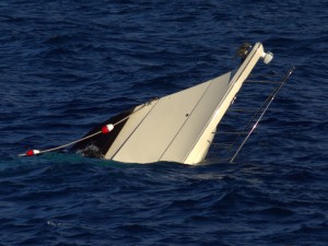 Gəmi batdı: 10 nəfər itkin düşüb