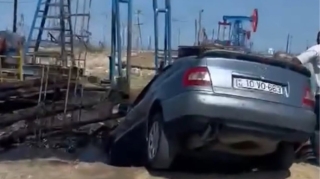 Bakıda avtomobil neft quyusuna düşdü - VİDEO