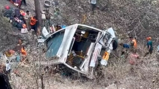 Avtobus dərəyə aşdı: 22 ölü, 60 yaralı 