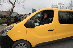 Binəli Yıldırım mikroavtobus sürdü - FOTO