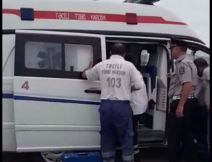 Yol polisi sükan arxasında halı pisləşən sürücünü belə xilas etdi - VIDEO