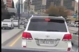 “Land Cruiser” sürücüsü ölüm ayağında olan xəstənin yolunu kəsdi - 90 SJ 100 - VİDEO