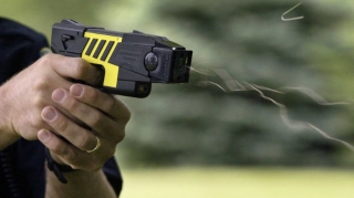 Daxili işlər naziri polisin elektroşok cihazları ilə təchiz olunmasını istəyir 