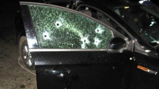 Tanınmış müğənninin maşını atəşə tutuldu - FOTO 