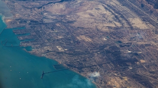 İran raketinin vurduğu tanker Hörmüz boğazında batdı - VİDEO