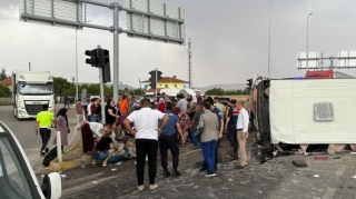 Türkiyədə avtobus aşdı: 30 nəfər yaralandı 