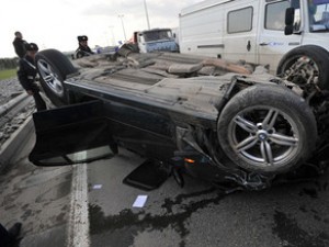 Avtomobil aşdı: 2 yaralı - Ağdaşda   