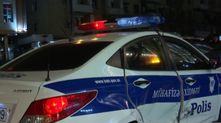 Bakıda polis maşını minik avtomobili ilə toqquşub - FOTO 