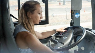 Bakıda qadın avtobus sürücüləri işə başladı 