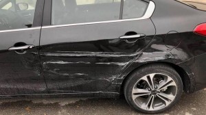 Bakıda tanınmış teleaparıcı avtomobili ilə qəzaya düşdü – FOTO