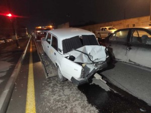 Bakıda icarəyə götürdüyü "Toyota” ilə qəza törətdi: xəsarət alan var - FOTO