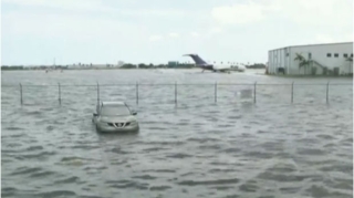 ABŞ-də aeroport sel suları altında qaldı - VİDEO 