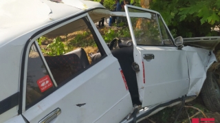 Şəmkirdə iki avtomobil toqquşub, 4 nəfər xəsarət alıb 