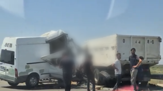 “KamAZ”la toqquşan yük maşını əzik-əzik oldu   - VİDEO
