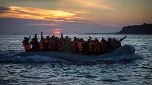 Mühacirləri daşıyan qayıq batdı: 6 ölü