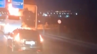 Bakı Dairəvi yolunda yük maşınının yanmasından GÖRÜNTÜLƏR  - VİDEO