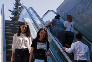 Bakının yeriyən pilləkən dərdi - VİDEO