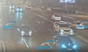 Bakıda avtomobil yaşlı qadını belə vurdu - Qadın qəsdən vurulub? - VİDEO