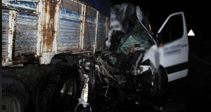 Sərnişin mikroavtobusu yük maşınına çırpıldı: 2 ölü, 11 yaralı - VİDEO