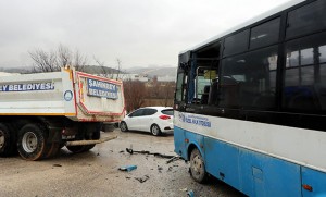 Sərnişin avtobusu yük maşınına çırpıldı: 5 yaralı - FOTO