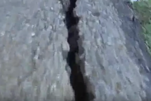 Cəlilabad-Yardımlı yolunda iri çatlar əmələ gəlib - TƏHLÜKƏ - VİDEO