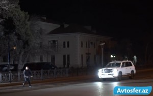 "KVN"çı Tahir İmanov yola qaçan piyadanı vurdu, sonra danladı - VİDEO