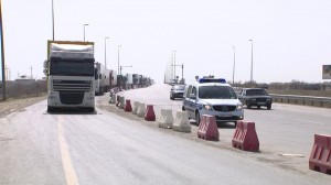 Karantin rejiminə baxmayaraq tranzit yük avtomobillərinin hərəkəti təmin edilir - VİDEO - FOTO