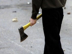 Ər arvadını baltaladı