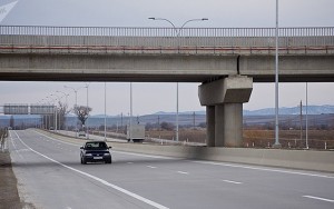 Gürcüstanda turistlərin olduğu avtomobil yandı