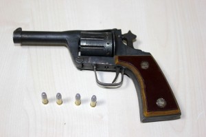 Evindən silah aşkarlanan şəxs tutulub - FOTO