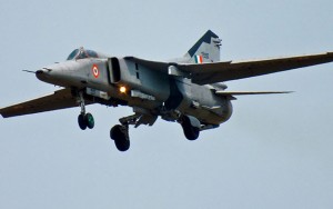 Qırıcı təyyarə düşdü, pilot canını qurtardı