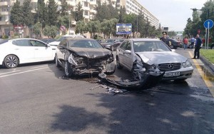 İki avtomobil toqquşdu: 1 yaralı – FOTO