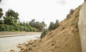 Badamdarda süxurların yola doğru hərəkəti yenə də müşahidə edilib