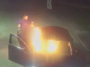 "Kənarda saxla" deyən müştərilər taksini yandırdı - VİDEO