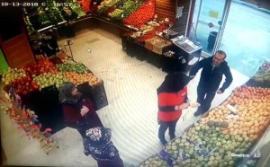 Sevgi təklifinə "yox" deyən qızı iş yerində bıçaqladı - FOTO