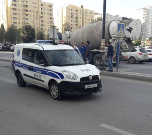 Bakıda qəza: polis piyada keçidini gözləmədi - FOTO