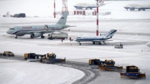 Güclü qar uçuşları dayandırdı