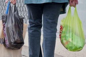 Yeni ildən marketlərdə sellofan torbalar pullu olacaq - VİDEO