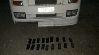 Yük maşınında 18 ədəd "Iphone 12" keçirmək istədi - 10 VG 784   - FOTO