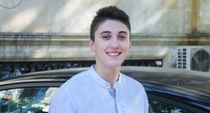 67 min manatlıq oğurluq edən qadının anası məhkəmədən vaxt istəyib