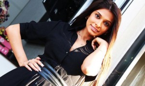 100 minlik “Porsche” sürən Nərgiz: “İçimdə bir kişi var” - VİDEO