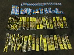 Avtomobilin yanacaq çənində xeyli sayda fişəng və pirotexniki vasitə aşkarlanıb – FOTO