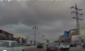 Babək prospektində avtoxuliqanlıq edən sürücü - 90 XG 577 - VİDEO