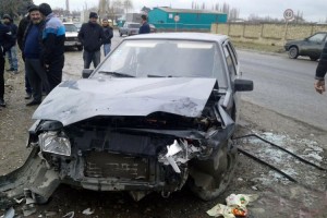 Avtomobil aşdı: iki nəfər xəsarət alıb - Xaçmazda