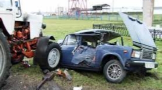 Sabirabadda avtomobil traktorla toqquşdu , sürücü...