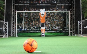 Bakıya bu dəfə robot qapıçı gətirilir